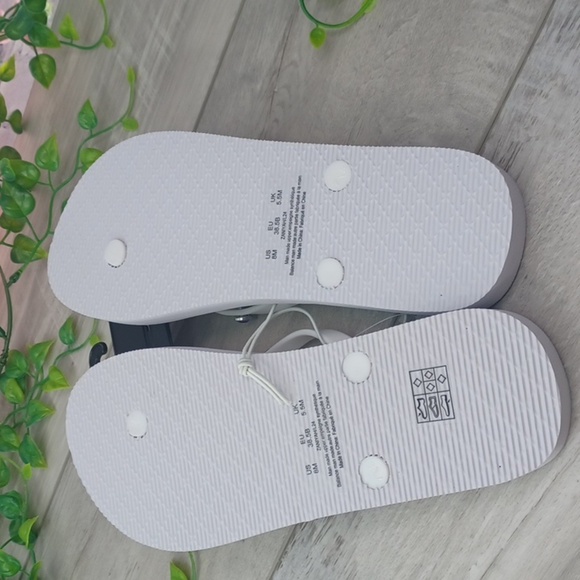 Karl Lagerfeld Flip Flops NEW - Picture 8 of 8